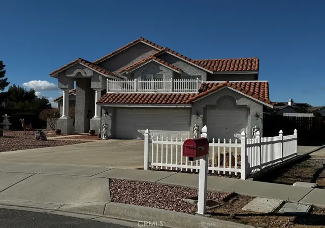 Single family home for sale at 20404 Half Moon Ct, Apple Valley, CA 92308 | MLS# HD26200137