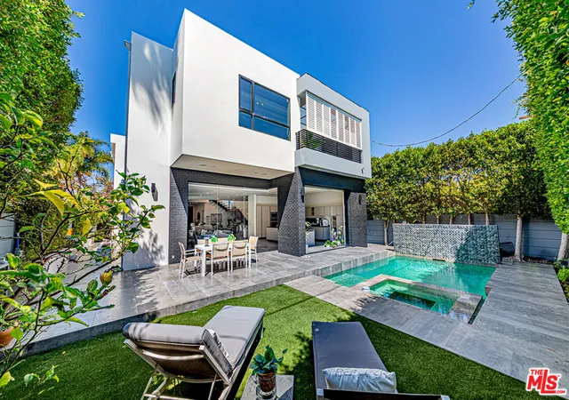 Photo 2 of Single family home for sale at 622 S Sycamore Ave, Los Angeles, CA 90036 | MLS# 26988373 | Listing updated on 2026-09-16