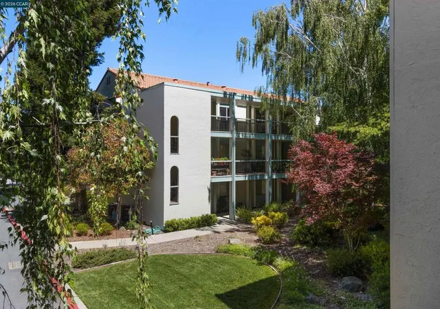 Listing Photo 5 - Condo for sale in building located at 1501 Ptarmigan Dr, Walnut Creek, CA 94595 - Unit #7B