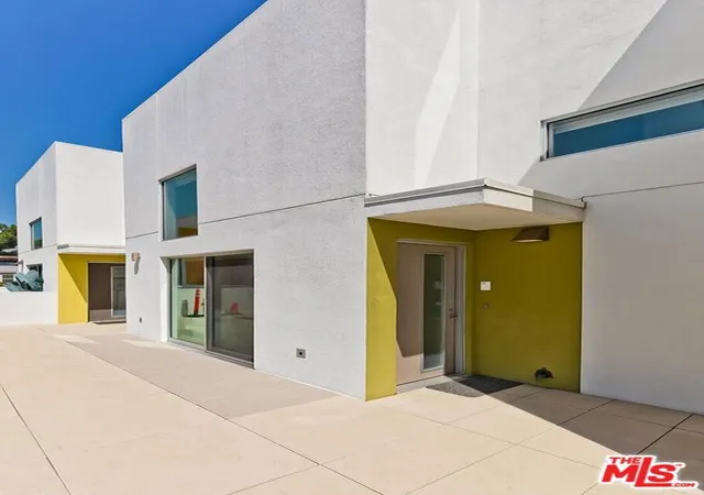 Photo 2 of Condo for sale at 1433 14th Street #15, Santa Monica, CA 90404 | MLS# 26988381 | Listing updated on 2026-09-15