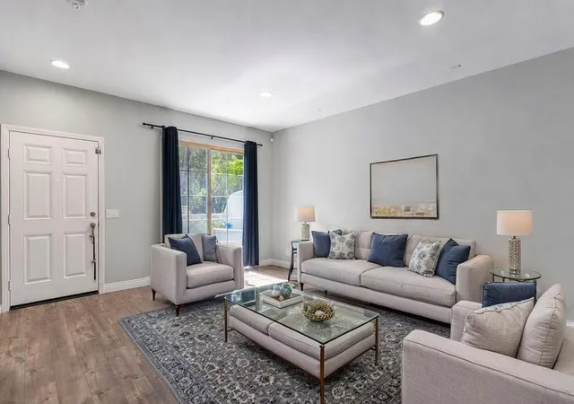 Listing Photo 5 - Condo for sale in building located at 1469 Rancho Rose Wy, Oceanside, CA 92057 - Unit #Unit 28