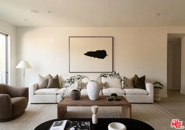 Photo 3 of Condo for sale at 928 N Croft Ave #303, Los Angeles, CA 90069 | MLS# 26988333 | Listing updated on 2026-10-03