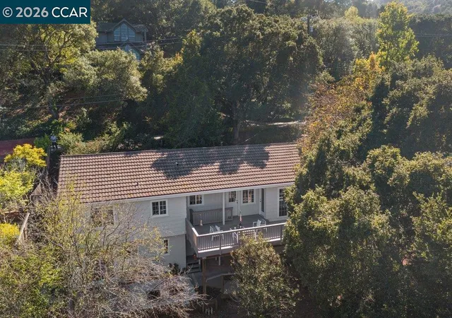 Photo 3 of Single family home for sale at 358 El Toyonal, Orinda, CA 94563 | MLS# 41148264 | Listing updated on 2026-09-21