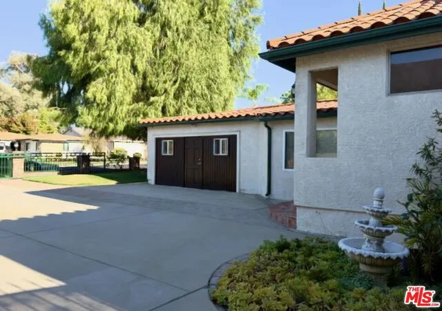 Photo 3 of Single family home for sale at 5833 Cahill Ave, Tarzana, CA 91356 | MLS# 26987687 | Listing updated on 2026-09-26
