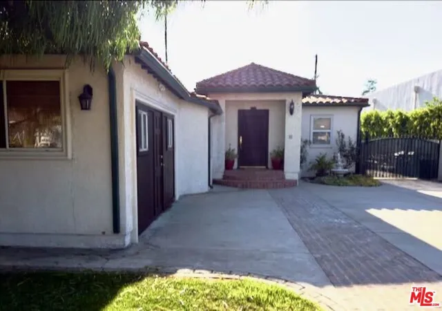 Photo 3 of Single family home for sale at 5833 Cahill Ave, Tarzana, CA 91356 | MLS# 26987687 | Listing updated on 2026-09-26