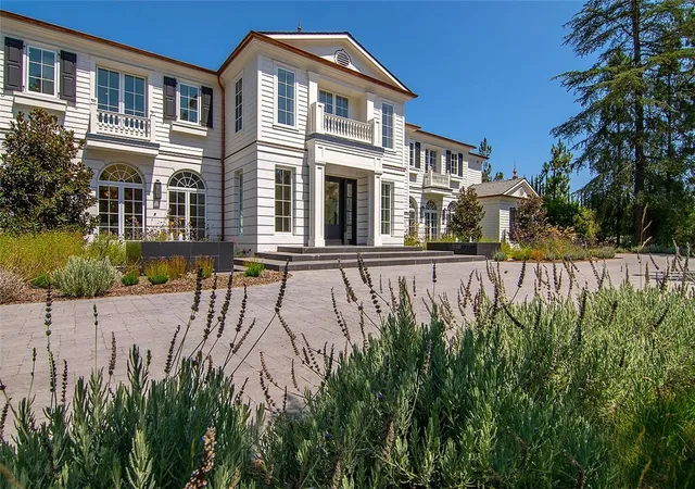 Photo 3 of Single family home for sale at 5546 Jed Smith Rd, Hidden Hills, CA 91302 | MLS# SR26187827 | Listing updated on 2026-09-18