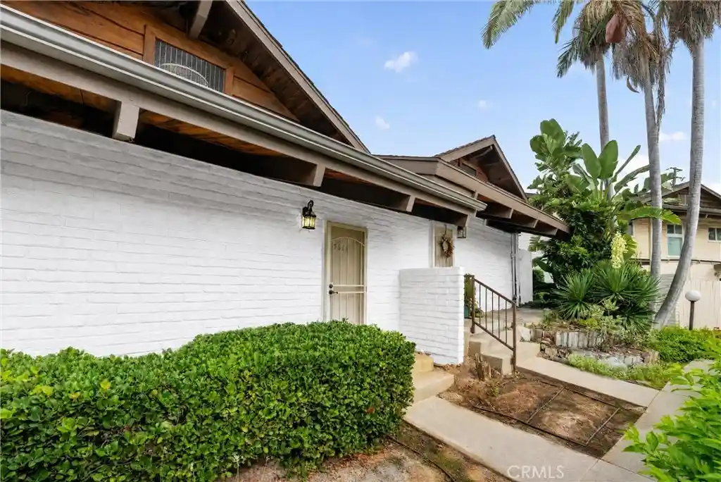 Listing Photo 1 - Condo for sale in 5068 Lakeview located at 5068 Lakeview, Yorba Linda, CA 92886 - Unit 5068 Lakeview