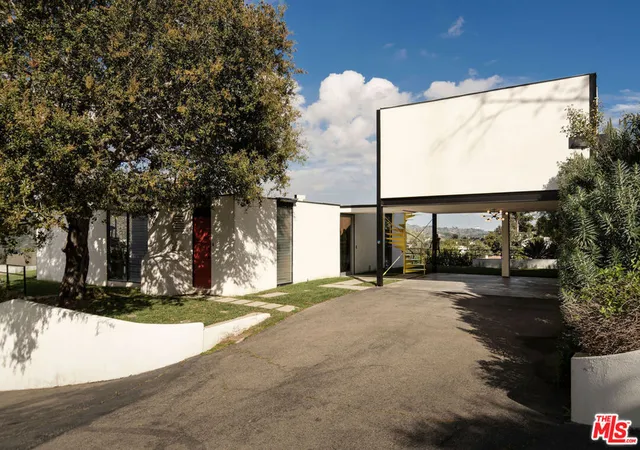 Photo 2 of Single family home for sale at 2977 Passmore Dr, Los Angeles, CA 90068 | MLS# 26987285 | Listing updated on 2026-09-15