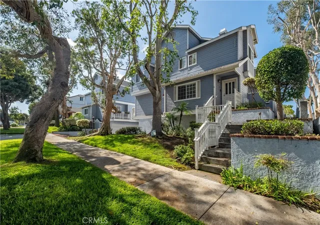 Photo 3 of Townhouse for sale at 313 N Broadway #9, Redondo Beach, CA 90277 | MLS# PV26201491 | Listing updated on 2026-10-06