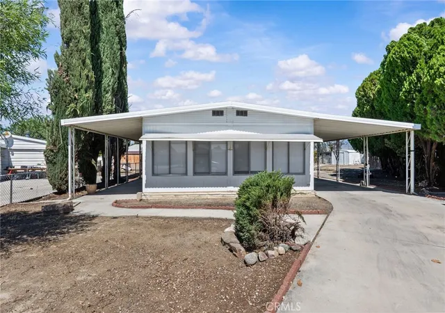 Photo 3 of Manufactured home for sale at 324 Long St, Hemet, CA 92543 | MLS# SW26201337 | Listing updated on 2026-09-15