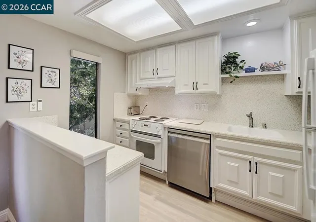 Photo 4 of Condo for sale at 2716 Tice Crk #1, Walnut Creek, CA 94595 | MLS# 41148278 | Listing updated on 2026-09-15