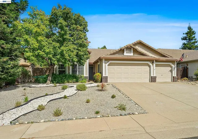 Photo 1 of Sale Pending at 3327 Chapelle Dr, Roseville, CA 95661 | MLS# 41148279 | Listing updated on 2026-09-24