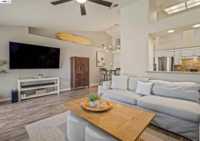 Photo 4 of Sale Pending at 3327 Chapelle Dr, Roseville, CA 95661 | MLS# 41148279 | Listing updated on 2026-09-24