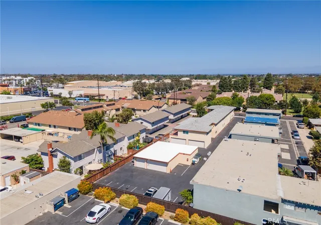 Listing Photo 4 - Condo for sale in building located at 383 W Wilson St, Costa Mesa, CA 92627
