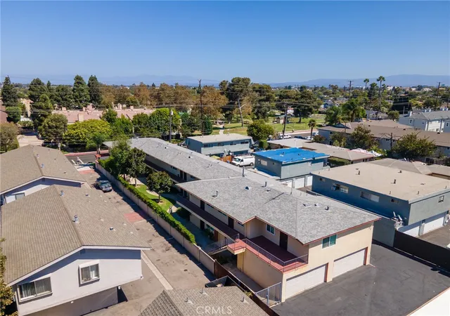 Listing Photo 5 - Condo for sale in building located at 383 W Wilson St, Costa Mesa, CA 92627