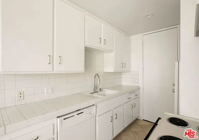 Photo 3 of Condo for sale at 10751 Wilshire Blvd #PH1, Los Angeles, CA 90024 | MLS# 26988243 | Listing updated on 2026-09-23