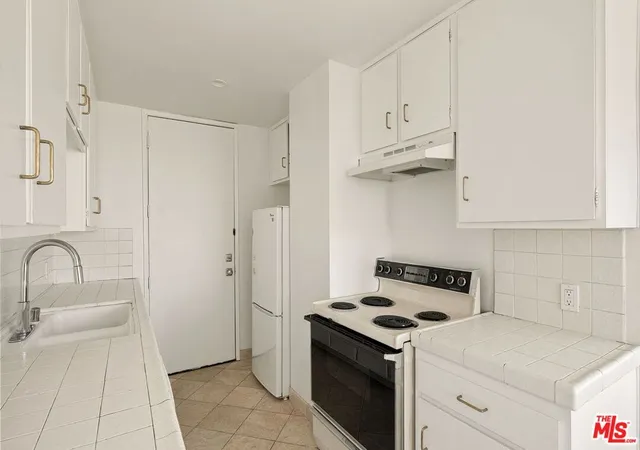 Photo 4 of Condo for sale at 10751 Wilshire Blvd #PH1, Los Angeles, CA 90024 | MLS# 26988243 | Listing updated on 2026-09-23