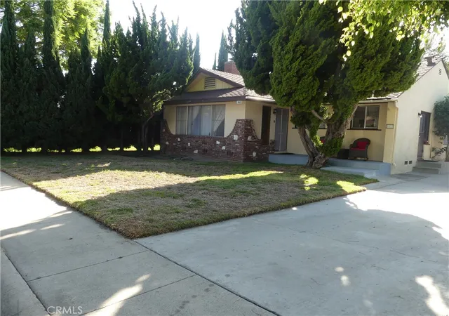 Photo 2 of Sale Pending at 3837 Albury, Long Beach, CA 90808 | MLS# PW26201872 | Listing updated on 2026-09-22