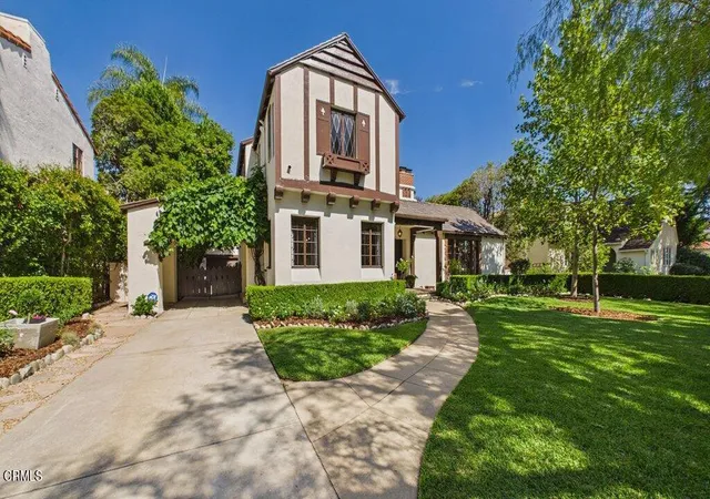 Photo 2 of Single family home for sale at 1828 Warwick Rd, San Marino, CA 91108 | MLS# P1-28839 | Listing updated on 2026-10-02