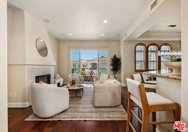 Listing Photo 4 - Condo for sale in building located at 23963 De Ville Wy, Malibu, CA 90265