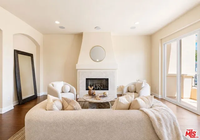Listing Photo 5 - Condo for sale in building located at 23963 De Ville Wy, Malibu, CA 90265