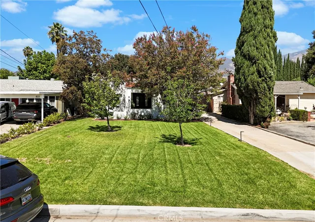 Photo 3 of Single family home for sale at 813 Mountain View, Altadena, CA 91001 | MLS# GD26200643 | Listing updated on 2026-10-01
