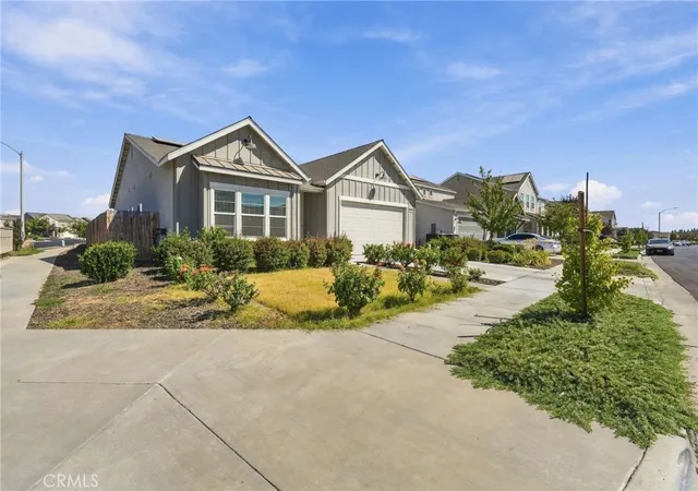 Photo 2 of Single family home for sale at 102 E Tyler Ave, Visalia, CA 93291 | MLS# PI26200847 | Listing updated on 2026-09-16