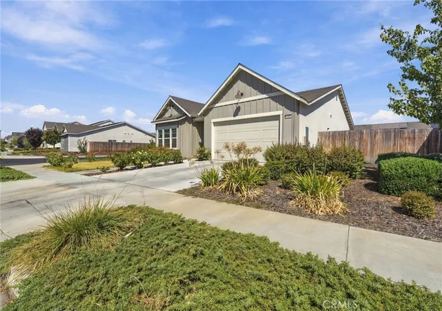 Photo 3 of Single family home for sale at 102 E Tyler Ave, Visalia, CA 93291 | MLS# PI26200847 | Listing updated on 2026-09-16