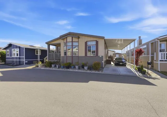 Photo 3 of Manufactured home for sale at 105 Calle Teresa #105, Sunnyvale, CA 94089 | MLS# ML82061301 | Listing updated on 2026-09-15