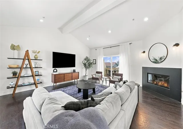 Photo 3 of Sale Pending at 2723 Carnegie #C, Redondo Beach, CA 90278 | MLS# PV26201602 | Listing updated on 2026-09-24