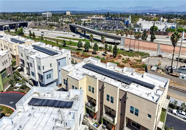 Photo 3 of Townhouse for sale at 1635 W Lincoln Ave #103, Anaheim, CA 92801 | MLS# DW26201893 | Listing updated on 2026-09-20