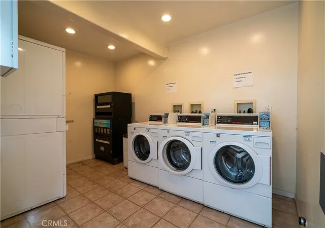 Photo 12 of Multi family home for sale at 825 Roswell Ave, Long Beach, CA 90804 | MLS# OC26201934 | Listing updated on 2026-09-15