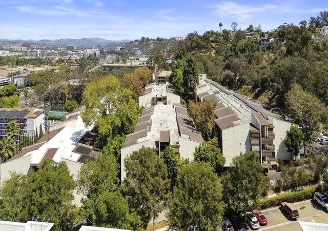 Listing Photo 2 - Condo for sale in building located at 1625 Hotel Cir, San Diego, CA 92108 - Unit #C210