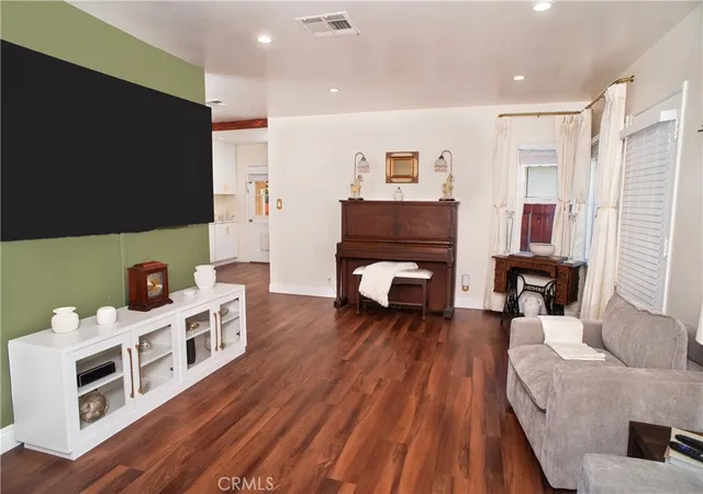 Photo 3 of Single family home for sale at 6655 Yarmouth Ave, Reseda, CA 91335 | MLS# SR26201488 | Listing updated on 2026-09-15