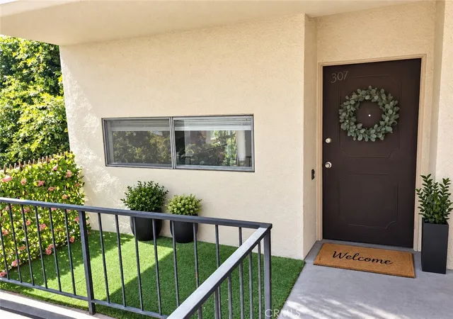 Listing Photo 3 - Condo for sale in building located at 500 Evergreen, Inglewood, CA 90302 - Unit #307
