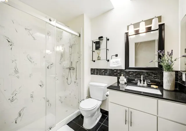 Photo 2 of Condo for sale at 427 Lagunitas Ave #305, Oakland, CA 94610 | MLS# 41148302 | Listing updated on 2026-09-26