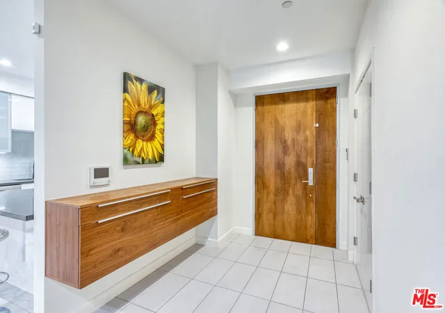 Photo 3 of Condo for sale at 4813 Oakwood Ave #103, Los Angeles, CA 90004 | MLS# 26987049 | Listing updated on 2026-09-17