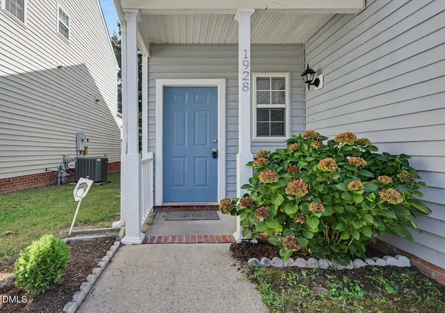 Photo 4 of Single family home for sale at 1928 Shadow Glen Dr, Raleigh, NC 27604 | MLS# 10096689 | Listing updated on 2026-09-25