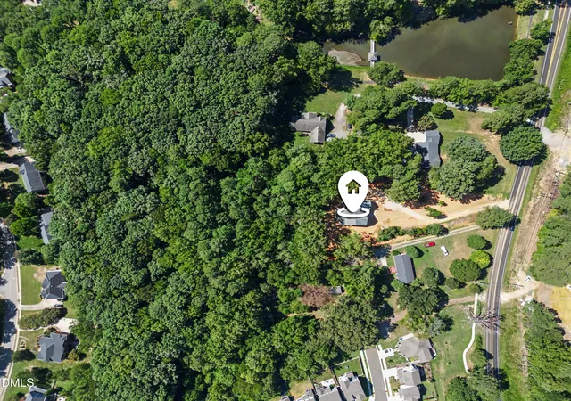 Photo 3 of Single family home for sale at 827 Homestead Rd, Chapel Hill, NC 27516 | MLS# 10128562 | Listing updated on 2026-09-17