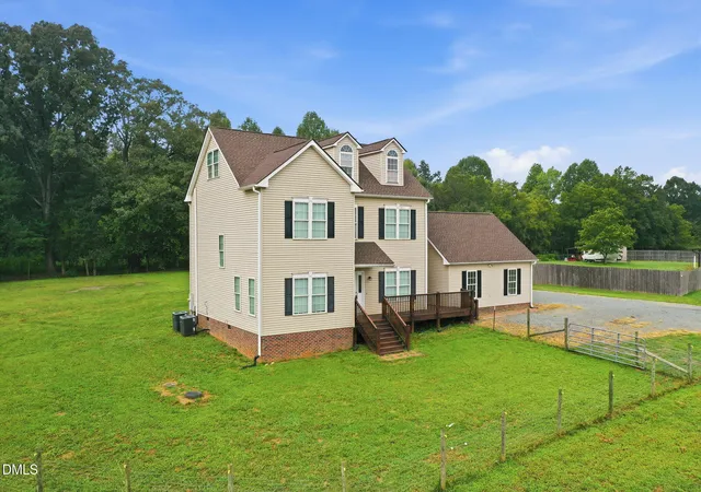 Photo 3 of Single family home for sale at 4872 Thom Rd, Mebane, NC 27302 | MLS# 10150574 | Listing updated on 2026-09-11