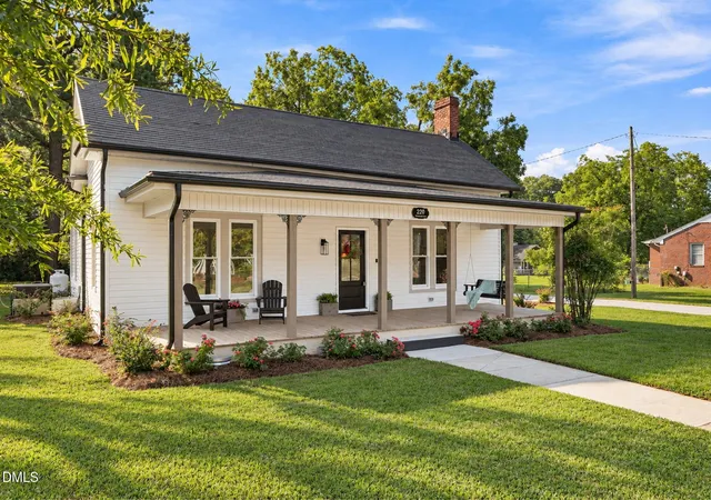 Photo 1 of Single family home for sale at 220 E Branch St, Spring Hope, NC 27882 | MLS# 10156266 | Listing updated on 2026-09-08