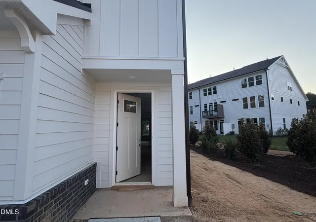 Photo 2 of Sale Pending at 615 W Cable Ct, Apex, NC 27523 | MLS# 10161195 | Listing updated on 2026-09-30