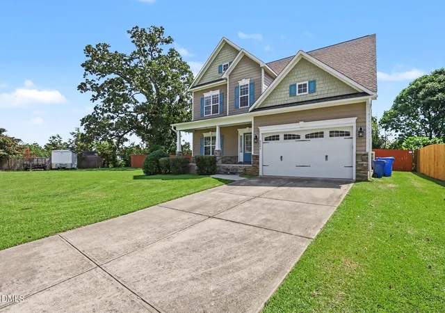 Photo 2 of Single family home for sale at 3205 Dove Hunter Cir, Fayetteville, NC 28306 | MLS# 10161780 | Listing updated on 2026-09-26