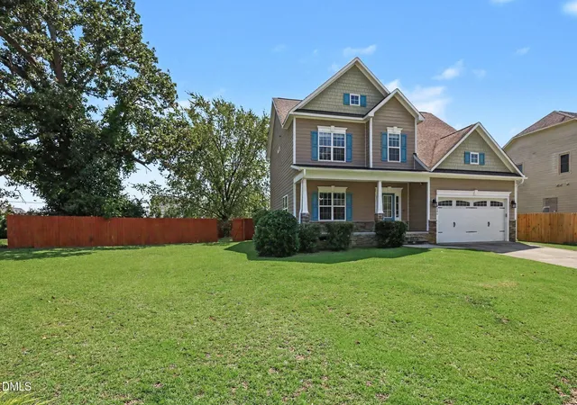 Photo 3 of Single family home for sale at 3205 Dove Hunter Cir, Fayetteville, NC 28306 | MLS# 10161780 | Listing updated on 2026-09-26
