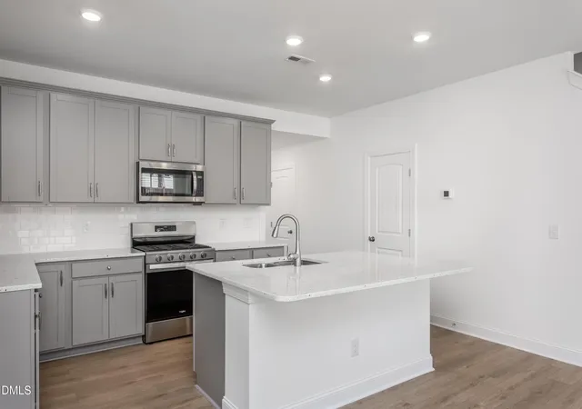 Photo 4 of Townhouse for sale at 5407 Running Fox Ln, Durham, NC 27703 | MLS# 10162837 | Listing updated on 2026-09-26
