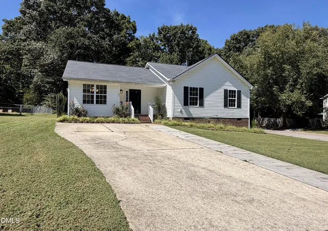 Photo 1 of Single family home for sale at 301 Hocutt Dr, Clayton, NC 27520 | MLS# 10162957 | Listing updated on 2026-10-01
