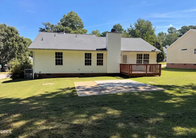 Photo 4 of Single family home for sale at 301 Hocutt Dr, Clayton, NC 27520 | MLS# 10162957 | Listing updated on 2026-10-01