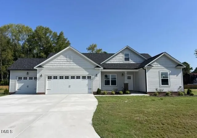 Photo 4 of Single family home for sale at 111 Lynn Ln, Selma, NC 27576 | MLS# 10164339 | Listing updated on 2026-09-13