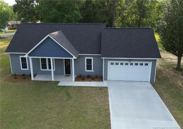 Photo 1 of Single family home for sale at 605 5th Street, Bladenboro, NC 28320 | MLS# 761845 | Listing updated on 2026-09-06