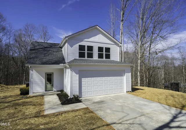 Photo 3 of Single family home for sale at 918 N Bickett Blvd, Louisburg, NC 27549 | MLS# 10166153 | Listing updated on 2026-09-10